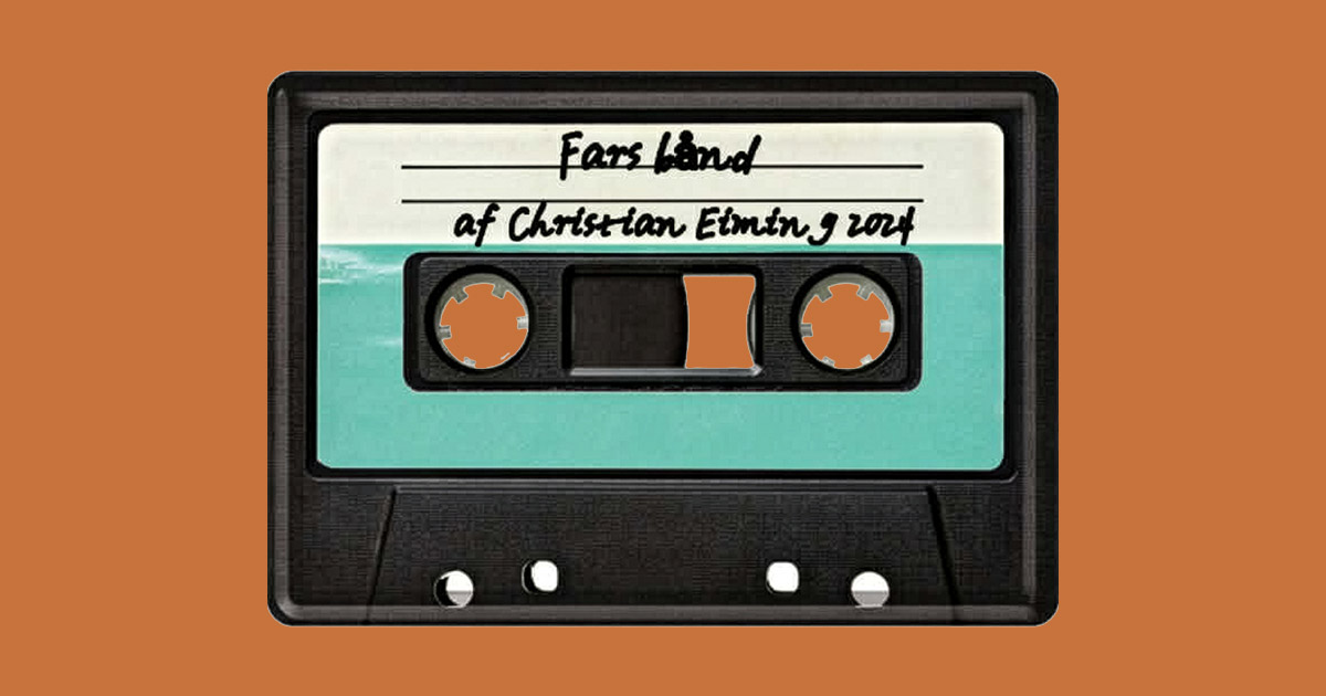Plakat for Fars bånd: en gammel kassette med håndskreven etiket "Fars bånd – af Christian Eiming" på orange baggrund
